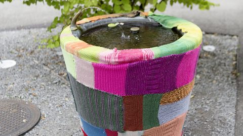 Urban Knitting kleiner Brunnen